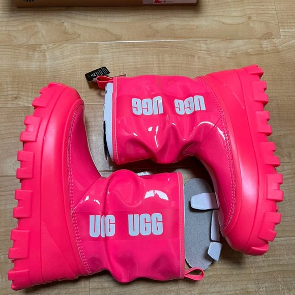 UGG Classic Brellah Round Toe Snow Boots - Picture 5 of 7